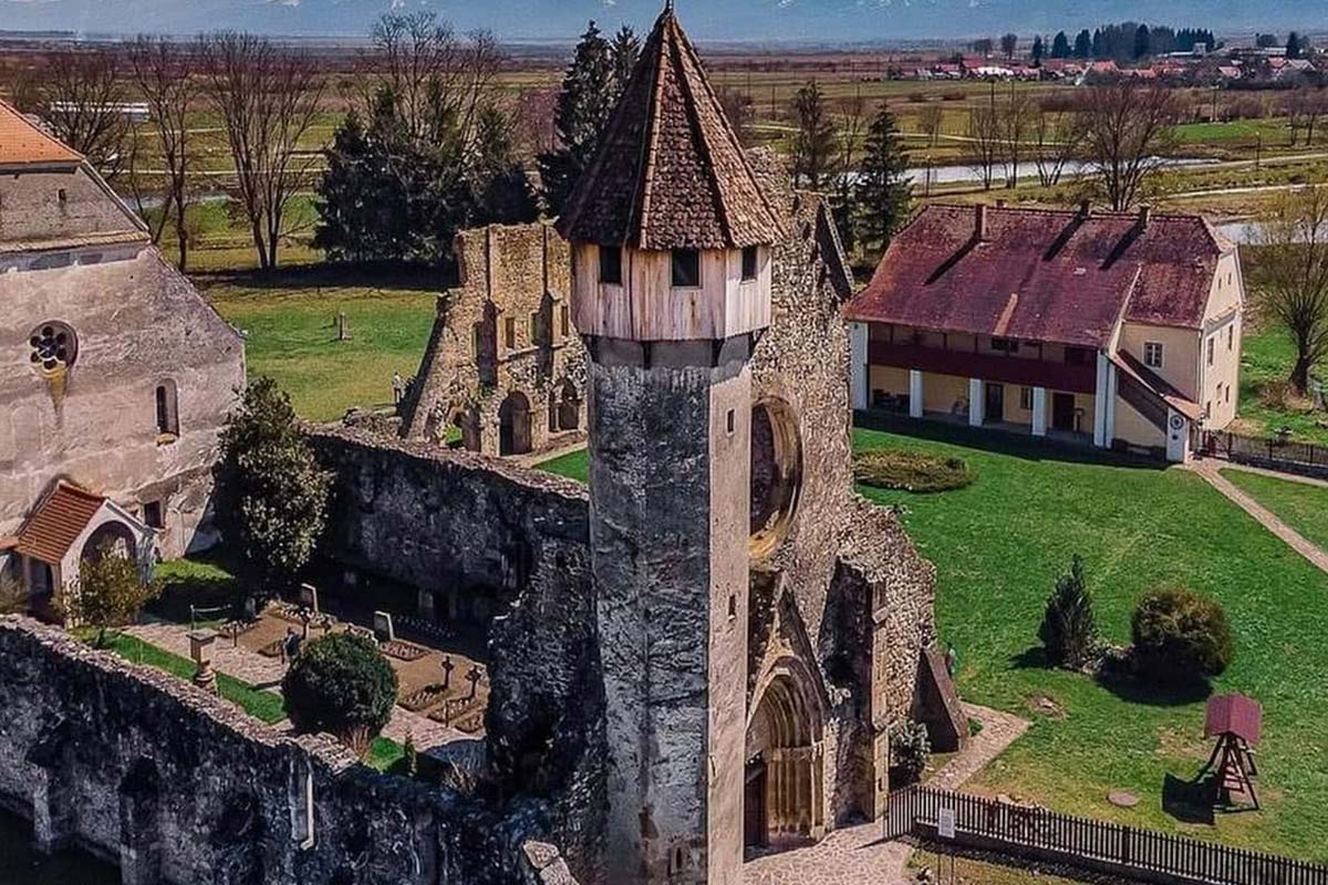 Mănăstirea Cârța